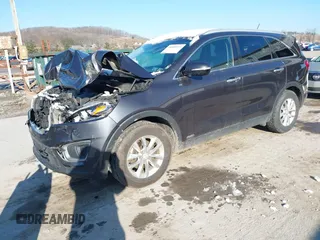 2016 Kia Sorento LX with VIN 5XYPGDA32GG158824, listed as a IAAI auction lot 38800051 with 82,195 mi miles. Bid and sale history available at carsss.com. Image 2.