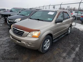 2008 Kia Sorento with VIN KNDJD735285857136, listed as a IAAI auction lot 41712875 with 134,058 mi miles. Bid and sale history available at carsss.com. Image 2.