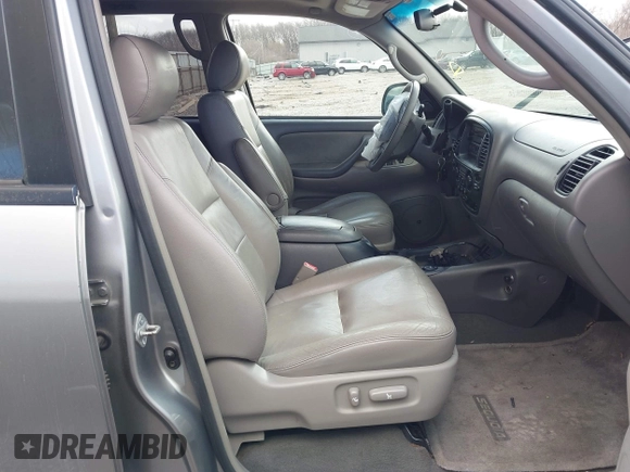 2005 Toyota Sequoia SR5 with VIN 5TDBT44A85S251105, listed as a IAAI auction lot 41728425 with 305,872 mi miles and . Bid and sale history available at DreamBid. Image 5.