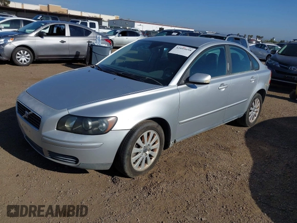 2005 Volvo S40 with VIN YV1MS390X52115002, listed as a IAAI auction lot 42095698 with 261,592 mi miles. Bid and sale history available at carsss.com. Image 2.