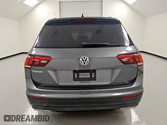 2020 Volkswagen Tiguan S z VIN 3VV1B7AX3LM150299, wystawiony jako Copart lot #57995815 z przebiegiem 45 153 mil mil oraz Czysty tytuł • Clean title. Historia ofert i sprzedaży dostępna na DreamBid. Obrazek 6.
