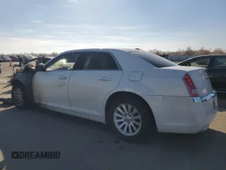 2013 Chrysler 300 z VIN 2C3CCAAGXDH615313, wystawiony jako Copart lot #46552125 z przebiegiem Nie podano mil oraz Szkoda całkowita • Salvage title. Historia ofert i sprzedaży dostępna na DreamBid. Obrazek 2.