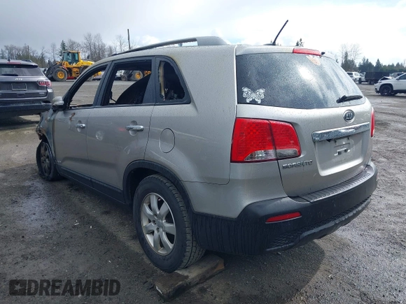 2013 Kia Sorento LX with VIN 5XYKTDA68DG414279, listed as a IAAI auction lot 41819043 with 1 mi miles. Bid and sale history available at carsss.com. Image 3.