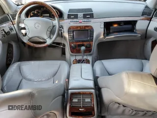 2004 Mercedes-Benz S 500 z VIN WDBNG75J84A406358, wystawiony jako Copart lot #50448175 z przebiegiem Nie podano mil oraz Czysty tytuł • Clean title. Historia ofert i sprzedaży dostępna na DreamBid. Obrazek 8.