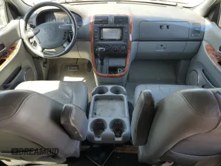 2005 Kia Sedona LX with VIN KNDUP132956661322, listed as a Copart auction lot 71431874 with 101,875 mi miles and Salvage Title. Bid and sale history available at carsss.com. Image 8.