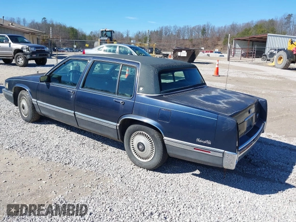 1991 Cadillac DeVille z VIN 1G6CD53B6M4325023, wystawiony jako IAAI lot #41691043 z przebiegiem 116 380 mil mil oraz . Historia ofert i sprzedaży dostępna na DreamBid. Obrazek 3.