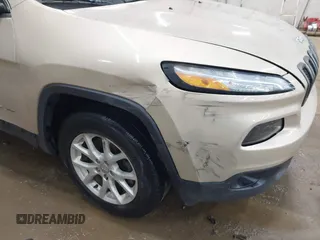 2014 Jeep Cherokee Latitude z VIN 1C4PJMCB0EW291782, wystawiony jako IAAI lot #42124092 z przebiegiem 170 265 mil mil oraz . Historia ofert i sprzedaży dostępna na DreamBid. Obrazek 6.