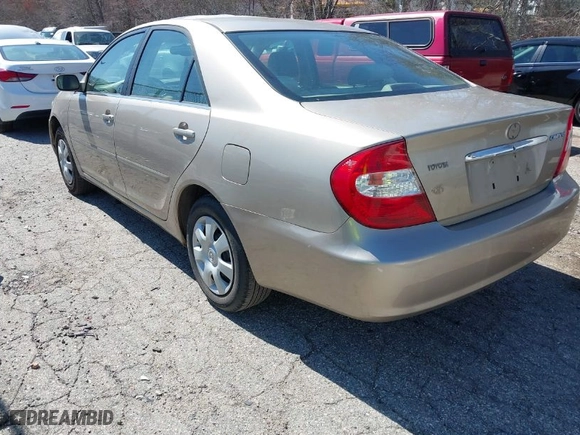 2004 Toyota Camry LE with VIN JTDBE32K740245605, listed as a IAAI auction lot 42068674 with 166,581 mi miles. Bid and sale history available at carsss.com. Image 3.