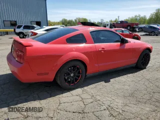 2005 Ford Mustang Deluxe z VIN 1ZVFT80N555129676, wystawiony jako Copart lot #52985715 z przebiegiem 135 160 mil mil oraz Szkoda całkowita • Salvage title. Historia ofert i sprzedaży dostępna na DreamBid. Obrazek 3.