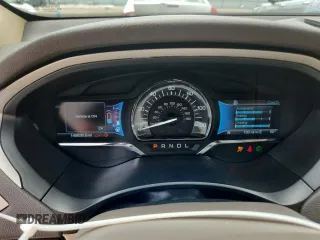 2015 Lincoln MKZ Hybrid z VIN 3LN6L2LU7FR609215, wystawiony jako Copart lot #63211665 z przebiegiem 149 636 mil mil oraz Nie do naprawy • Non repairable. Historia ofert i sprzedaży dostępna na DreamBid. Obrazek 9.