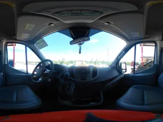 2017 Ford Transit z VIN 1FTYE2CM1HKA13709, wystawiony jako IAAI lot #41933179 z przebiegiem 147 539 mil mil oraz . Historia ofert i sprzedaży dostępna na DreamBid. Obrazek 18.