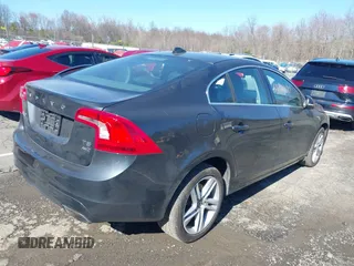 2015 Volvo S60 T5 Premier with VIN YV1612TB3F2315107, listed as a IAAI auction lot 41911081 with 121,149 mi miles. Bid and sale history available at carsss.com. Image 4.