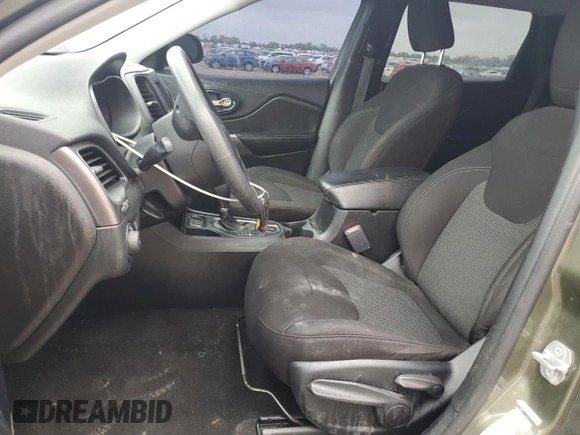 2019 Jeep Cherokee Latitude z VIN 1C4PJLCB6KD312362, wystawiony jako Copart lot #55331535 z przebiegiem 143 250 mil mil oraz Szkoda całkowita • Salvage title. Historia ofert i sprzedaży dostępna na DreamBid. Obrazek 7.