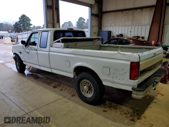 1997 Ford F-250 with VIN 1FTHX25F1VEC36996, listed as a Copart auction lot 45912135 with 344,882 mi miles and Clean title. Bid and sale history available at DreamBid. Image 2.