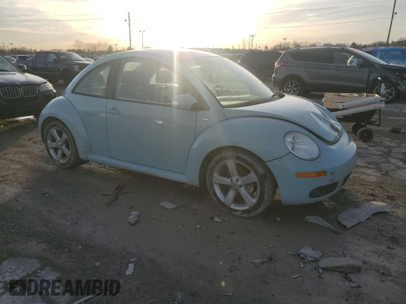 2010 Volkswagen Beetle z VIN 3VWRG3AG6AM026730, wystawiony jako Copart lot #84917584 z przebiegiem Nie podano mil oraz Szkoda całkowita • Salvage title. Historia ofert i sprzedaży dostępna na DreamBid. Obrazek 4.