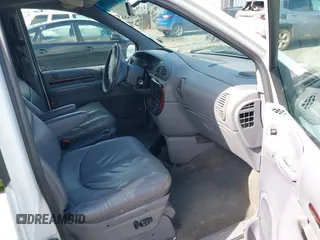 2000 Chrysler Town & Country LXi with VIN 1C4GP54L3YB585152, listed as a IAAI auction lot 41916732 with 190,915 mi miles. Bid and sale history available at carsss.com. Image 5.