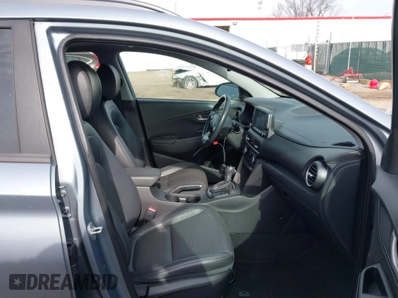 2020 Hyundai Kona Limited with VIN KM8K33A53LU398258, listed as a IAAI auction lot 41823907 with 65,915 mi miles. Bid and sale history available at carsss.com. Image 5.