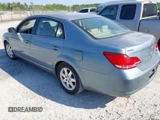 2005 Toyota Avalon XL z VIN 4T1BK36B55U032452, wystawiony jako IAAI lot #42054019 z przebiegiem 228 183 mil mil oraz . Historia ofert i sprzedaży dostępna na DreamBid. Obrazek 3.