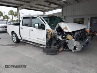 2015 Nissan Titan SV z VIN 1N6BA0ED1FN502929, wystawiony jako IAAI lot #42431227 z przebiegiem 138 394 mil mil oraz . Historia ofert i sprzedaży dostępna na DreamBid. Obrazek 1.
