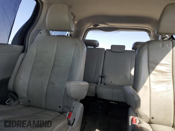 2012 Toyota Sienna XLE z VIN 5TDDK3DC8CS046677, wystawiony jako Copart lot #52381025 z przebiegiem 144 054 mil mil oraz Czysty tytuł • Clean title. Historia ofert i sprzedaży dostępna na DreamBid. Obrazek 10.