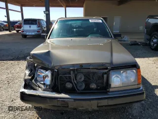 1992 Mercedes-Benz 300 with VIN WDBEA26E2NB668491, listed as a Copart auction lot 49306465 with 272,343 mi miles and Salvage Title. Bid and sale history available at DreamBid. Image 5.