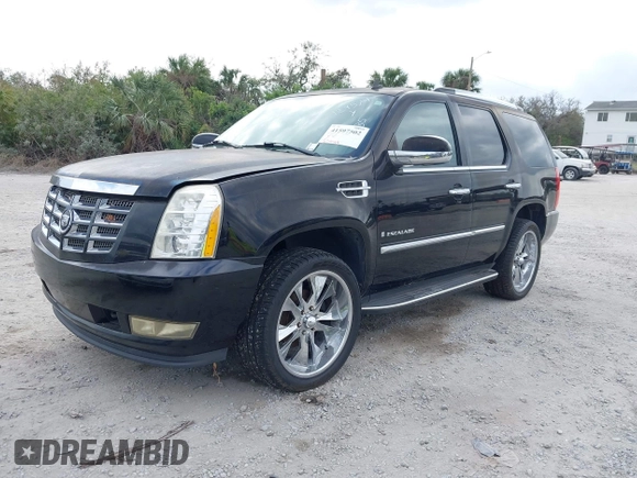 2008 Cadillac Escalade with VIN 1GYEC63888R129574, listed as a IAAI auction lot 41597502 with 274,518 mi miles. Bid and sale history available at carsss.com. Image 2.