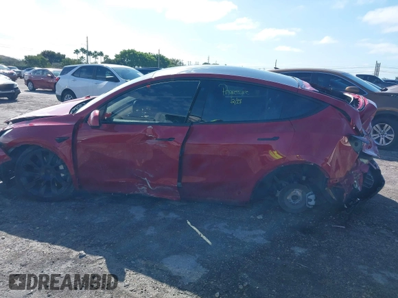 2022 Tesla Model Y Long Range z VIN 7SAYGDEE1NF385414, wystawiony jako IAAI lot #41660542 z przebiegiem 54 075 mil mil oraz . Historia ofert i sprzedaży dostępna na DreamBid. Obrazek 14.
