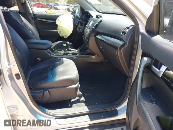 2015 Kia Sorento LX with VIN 5XYKTCA68FG641582, listed as a IAAI auction lot 42063254 with 159,125 mi miles and . Bid and sale history available at DreamBid. Image 5.