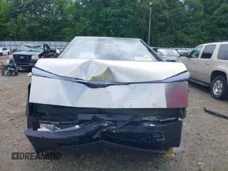 2024 Tesla Cybertruck z VIN 7G2CEHED5RA039734, wystawiony jako IAAI lot #42244205 z przebiegiem 8 443 mil mil oraz . Historia ofert i sprzedaży dostępna na DreamBid. Obrazek 13.