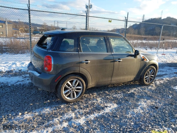 2013 MINI Cooper Countryman with VIN WMWZB3C58DWM31146, listed as a IAAI auction lot 41423661 with 97,505 mi miles. Bid and sale history available at carsss.com. Image 4.