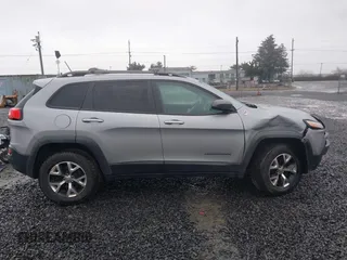2014 Jeep Cherokee Trailhawk with VIN 1C4PJMBB3EW222747, listed as a IAAI auction lot 41622880 with 183,349 mi miles. Bid and sale history available at carsss.com. Image 13.