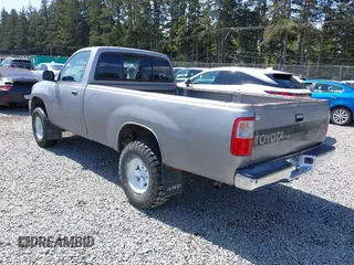 1993 Toyota T100 z VIN JT4VD20CXP0005278, wystawiony jako IAAI lot #42159540 z przebiegiem 110 334 mil mil oraz . Historia ofert i sprzedaży dostępna na DreamBid. Obrazek 3.