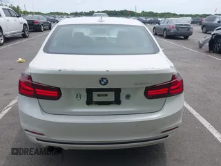 2017 BMW 3 Series 330i z VIN WBA8B9C55HK675705, wystawiony jako IAAI lot #42337191 z przebiegiem 110 054 mil mil oraz . Historia ofert i sprzedaży dostępna na DreamBid. Obrazek 16.
