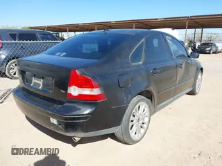 2005 Volvo S40 with VIN YV1MS682952077556, listed as a IAAI auction lot 41664901 with 1 mi miles. Bid and sale history available at carsss.com. Image 4.