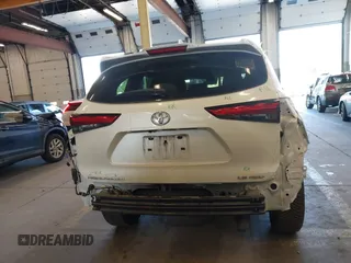2020 Toyota Highlander LE with VIN 5TDBZRBH4LS020811, listed as a IAAI auction lot 42239163 with 88,757 mi miles and . Bid and sale history available at DreamBid. Image 17.