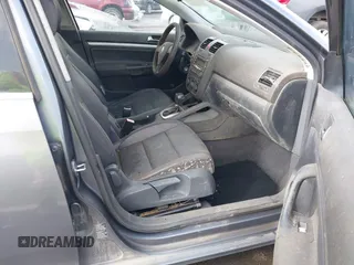 2005 Volkswagen Jetta 2.5L z VIN 3VWSF71K05M601944, wystawiony jako IAAI lot #41659975 z przebiegiem 230 001 mil mil oraz . Historia ofert i sprzedaży dostępna na DreamBid. Obrazek 5.
