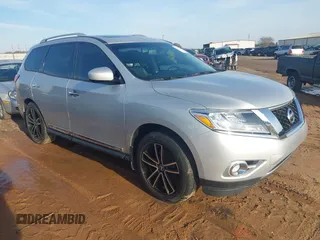 2013 Nissan Pathfinder SV with VIN 5N1AR2MM8DC623367, listed as a IAAI auction lot 41372209 with 183,636 mi miles. Bid and sale history available at carsss.com. Image 1.