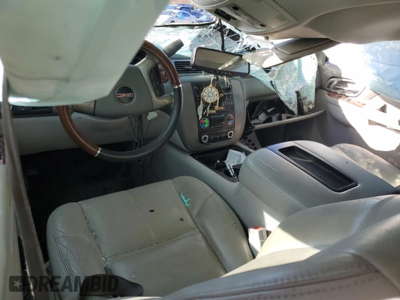 2013 GMC Yukon XL SLT with VIN 1GKS1KE09DR303472, listed as a Copart auction lot 42827325 with Not Provided miles and Salvage Title. Bid and sale history available at DreamBid. Image 8.