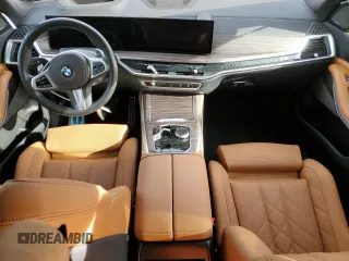 2024 BMW X5 xDrive40i z VIN 5UX23EU05R9U48829, wystawiony jako Copart lot #49902435 z przebiegiem Nie podano mil oraz Szkody całkowita. Historia ofert i sprzedaży dostępna na DreamBid. Obrazek 8.