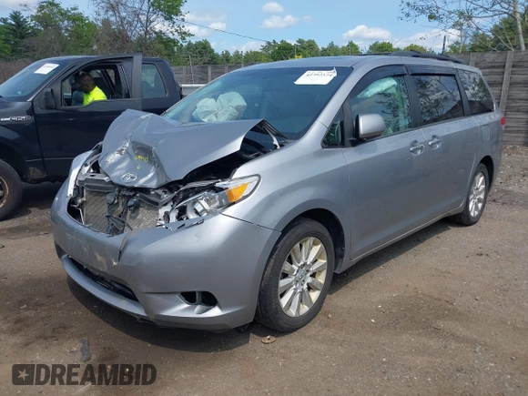 2012 Toyota Sienna XLE z VIN 5TDDK3DC5CS044692, wystawiony jako IAAI lot #42392574 z przebiegiem 185 242 mil mil oraz . Historia ofert i sprzedaży dostępna na DreamBid. Obrazek 2.