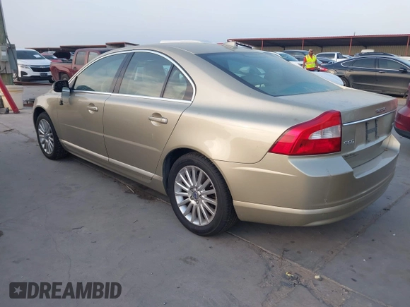2007 Volvo S80 I6 with VIN YV1AS982471016600, listed as a IAAI auction lot 42068122 with 100,083 mi miles. Bid and sale history available at carsss.com. Image 3.