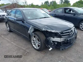 2014 Mercedes-Benz C 300 Sport z VIN WDDGF8AB2EA937399, wystawiony jako IAAI lot #42275183 z przebiegiem 97 767 mil mil oraz . Historia ofert i sprzedaży dostępna na DreamBid. Obrazek 1.