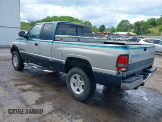 1998 Dodge 1500 z VIN 3B7HF13Y8WG131724, wystawiony jako IAAI lot #42214113 z przebiegiem 223 535 mil mil oraz . Historia ofert i sprzedaży dostępna na DreamBid. Obrazek 3.