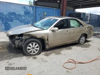 2003 Toyota Camry LE z VIN 4T1BF30K83U037879, wystawiony jako Copart lot #55147655 z przebiegiem 245 803 mil mil oraz Szkoda całkowita • Salvage title. Historia ofert i sprzedaży dostępna na DreamBid. Obrazek 1.