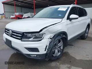 2020 Volkswagen Tiguan SE z VIN 3VV3B7AX4LM032609, wystawiony jako IAAI lot #42074359 z przebiegiem 52 404 mil mil oraz . Historia ofert i sprzedaży dostępna na DreamBid. Obrazek 6.