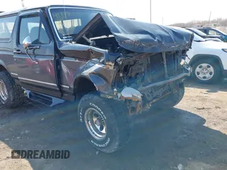 1992 Ford Bronco XL with VIN 1FMEU15N8NLA25301, listed as a IAAI auction lot 41749043 with 1 mi miles. Bid and sale history available at carsss.com. Image 6.