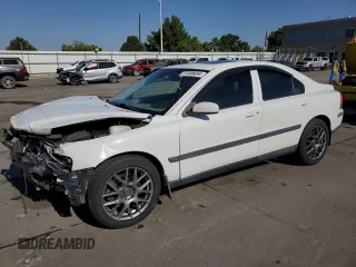 2004 Volvo S60 with VIN YV1RH59H842389027, listed as a Copart auction lot 71309694 with 200,477 mi miles and Salvage Title. Bid and sale history available at carsss.com. Image 1.