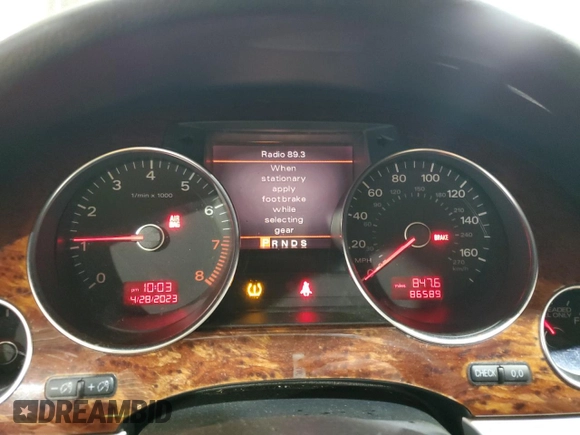 2009 Audi A8 4.2L z VIN WAUMV94E09N007038, wystawiony jako Copart lot #56249245 z przebiegiem 86 589 mil mil oraz Czysty tytuł • Clean title. Historia ofert i sprzedaży dostępna na DreamBid. Obrazek 9.