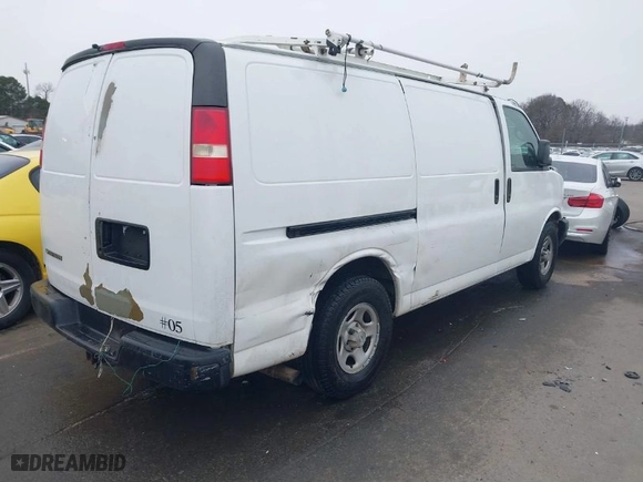 2008 Chevrolet Express Cargo Van with VIN 1GCFG15X481165380, listed as a IAAI auction lot 41380926 with 206,931 mi miles. Bid and sale history available at carsss.com. Image 4.