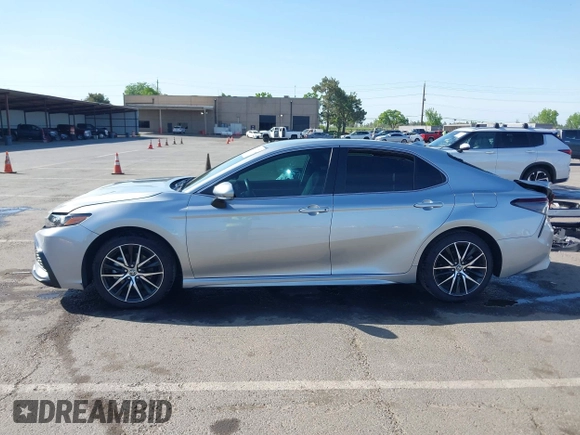 2022 Toyota Camry SE z VIN 4T1G11AK3NU638448, wystawiony jako IAAI lot #42087578 z przebiegiem 58 529 mil mil oraz . Historia ofert i sprzedaży dostępna na DreamBid. Obrazek 14.
